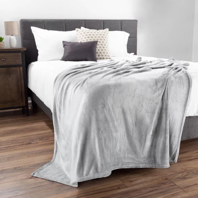 Hastings Home Oversized Flannel Fleece Throw Blanket - 60" X 70", Dawn Gray 4 Hastings Home Oversized Flannel Fleece Throw Blanket - 60" X 70", Dawn Gray - Image 4